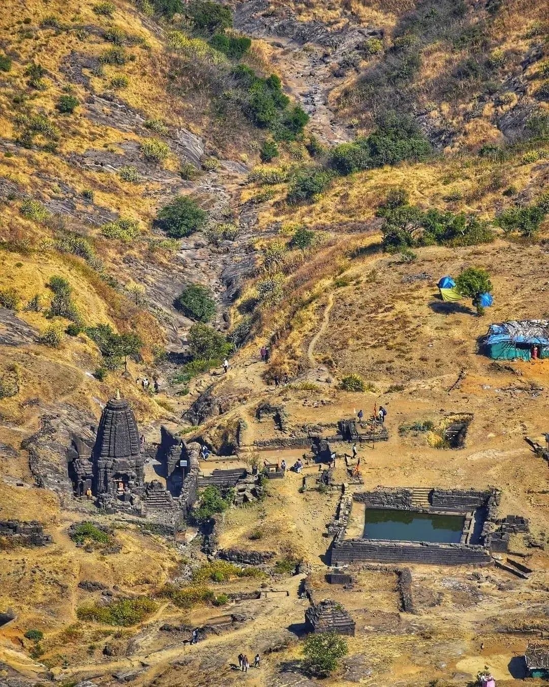 The Hindu Heritage - Harishchandreshwar Temple, located in Harishchandragad  Fort, Maharashtra 🇮🇳 Carved out of a single huge rock, the Temple is a  glorious example of the fine art of carving sculptures